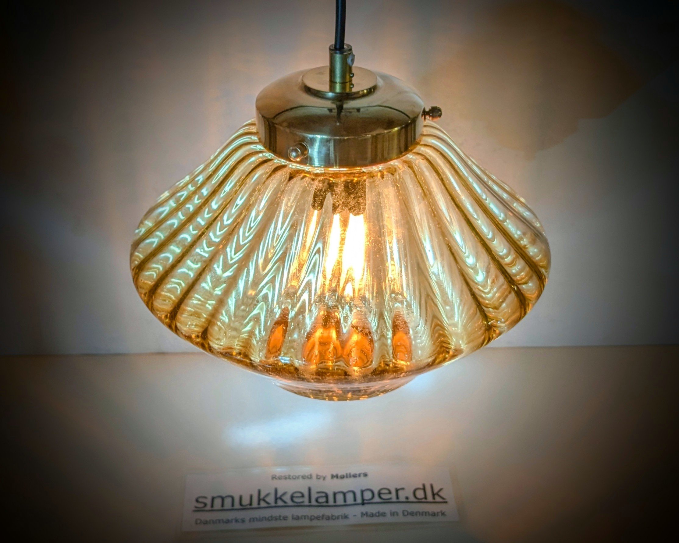 Custom håndsamlet glas hjørne pendel. “Løget”. Unika. Ø24. Møllers redesign