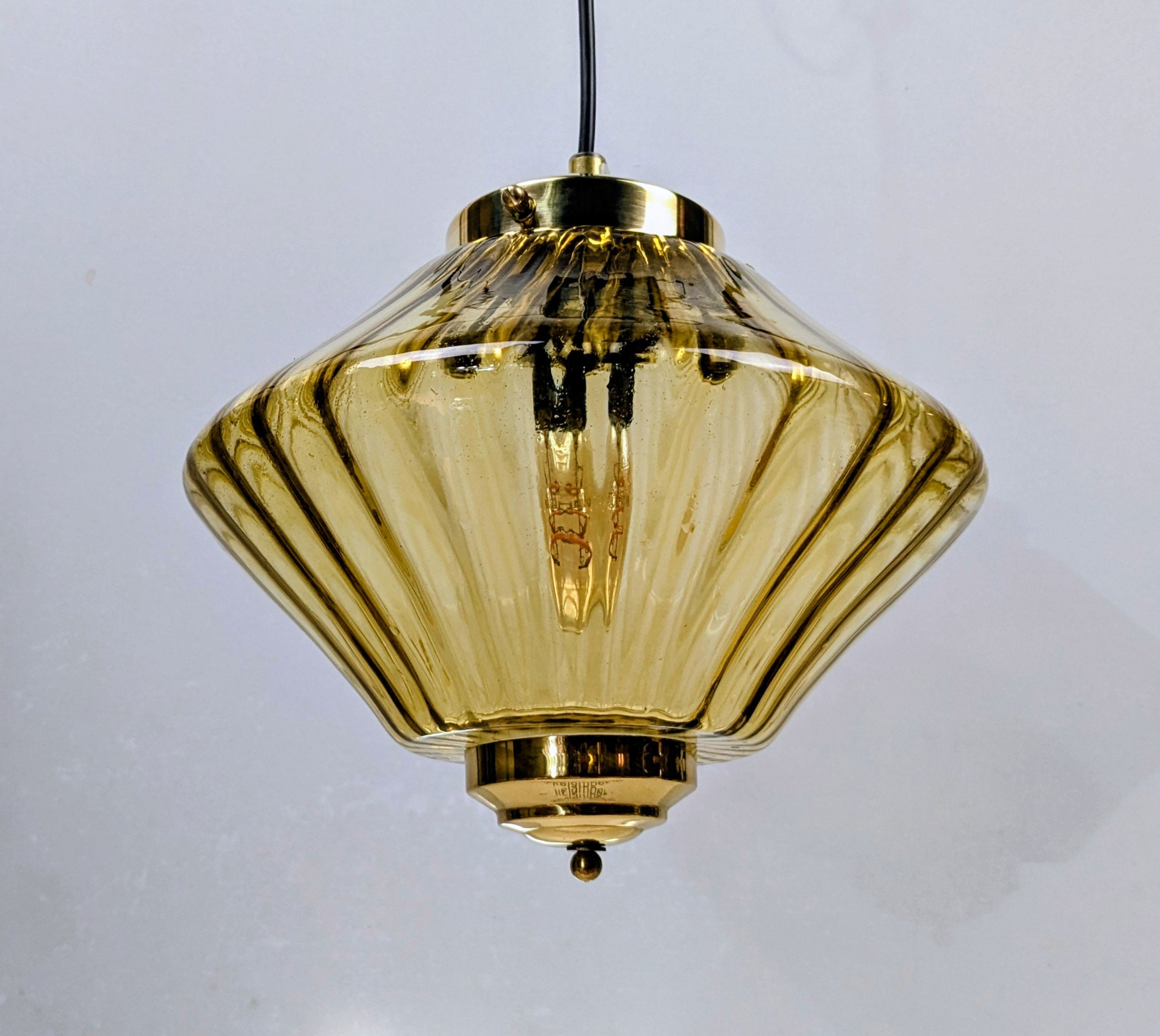 Custom håndsamlet glas hjørne pendel. “Løget”. Unika. Ø24. Møllers redesign