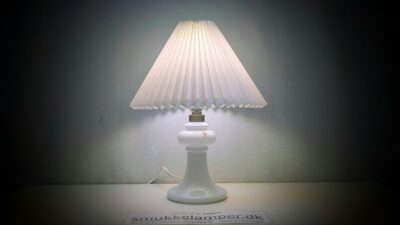 Holmegaard Madeleine bordlampe. Restaureret. Incl skærm. 39 cmH.