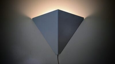 Klassisk dansk design fra 1980. Væglampe. Horn Type 550. Nyt el.