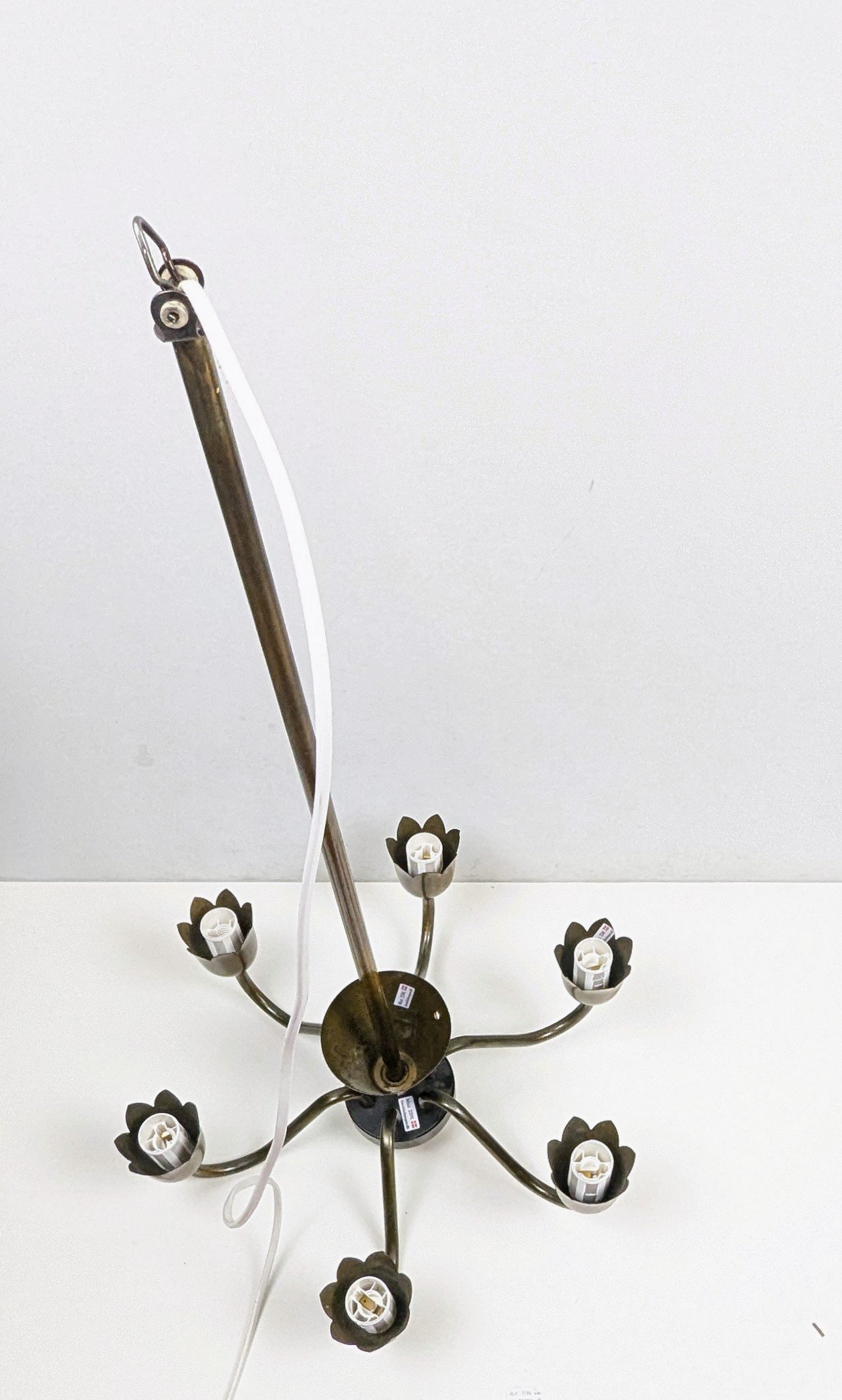 Skøn patineret Fog og Mørup tulipan lysekrone fra 1940. Ø47. Nyt el. 70 cm nedhæng. Pickup only.