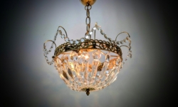 Skøn lille Emperie prisme lysekrone fra 1940. 126 prismer. Basket stil. Ø32.