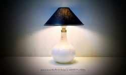 Mellem Helios dansk fremstillet bordlampe. Holmegaard. 35 cmH. Arne Brazell design. Nyt el.