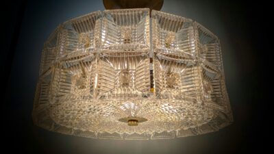 Eksklusiv 10,5 kilo krystal lysekrone fra 1960. Ø44. Restaureret. 40 cm fast nedhæng. Pickup only.