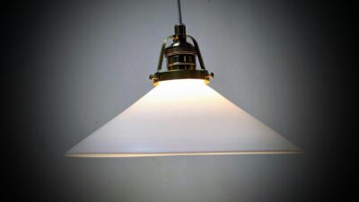 Holmegaard antik skomager pendel. Ø25,2 - 9,1 cmH. Messing m.m. 1930.