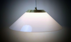 Skøn stilren akryl lampe fra 1980. Ø47. Custom redesign. Nyt el m.m