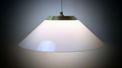 Skøn stilren akryl lampe fra 1980. Ø47. Custom redesign. Nyt el m.m