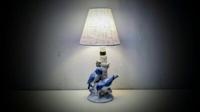 Ny sjælden bordlampe i porcelæn fra 1960. Schäfer & Vater, Scheibe-Alsbach. Nyt el. 35 cmH.