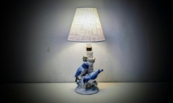 Ny sjælden bordlampe i porcelæn fra 1960. Schäfer & Vater, Scheibe-Alsbach. Nyt el. 35 cmH.