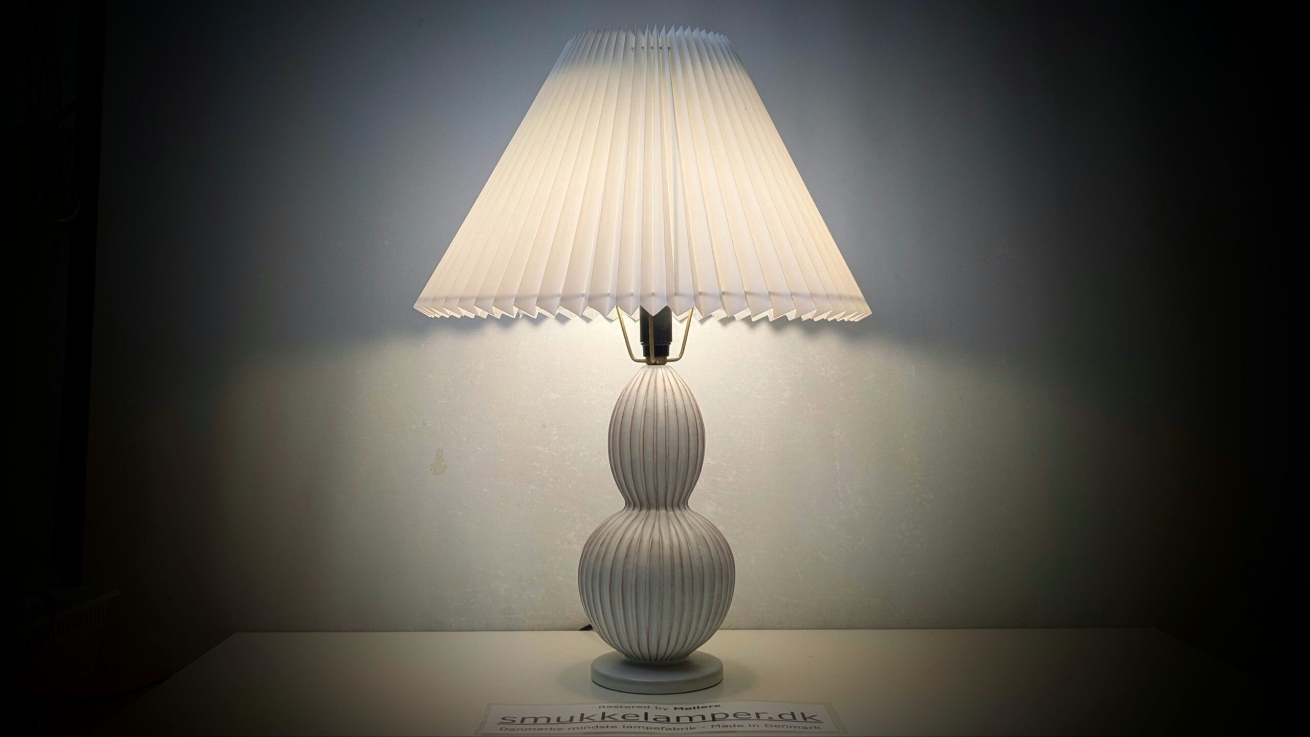 Skøn harmonisk Schollert keramik lampe fra 1960. Fuld restaureret. 53 cmH. Nyt el