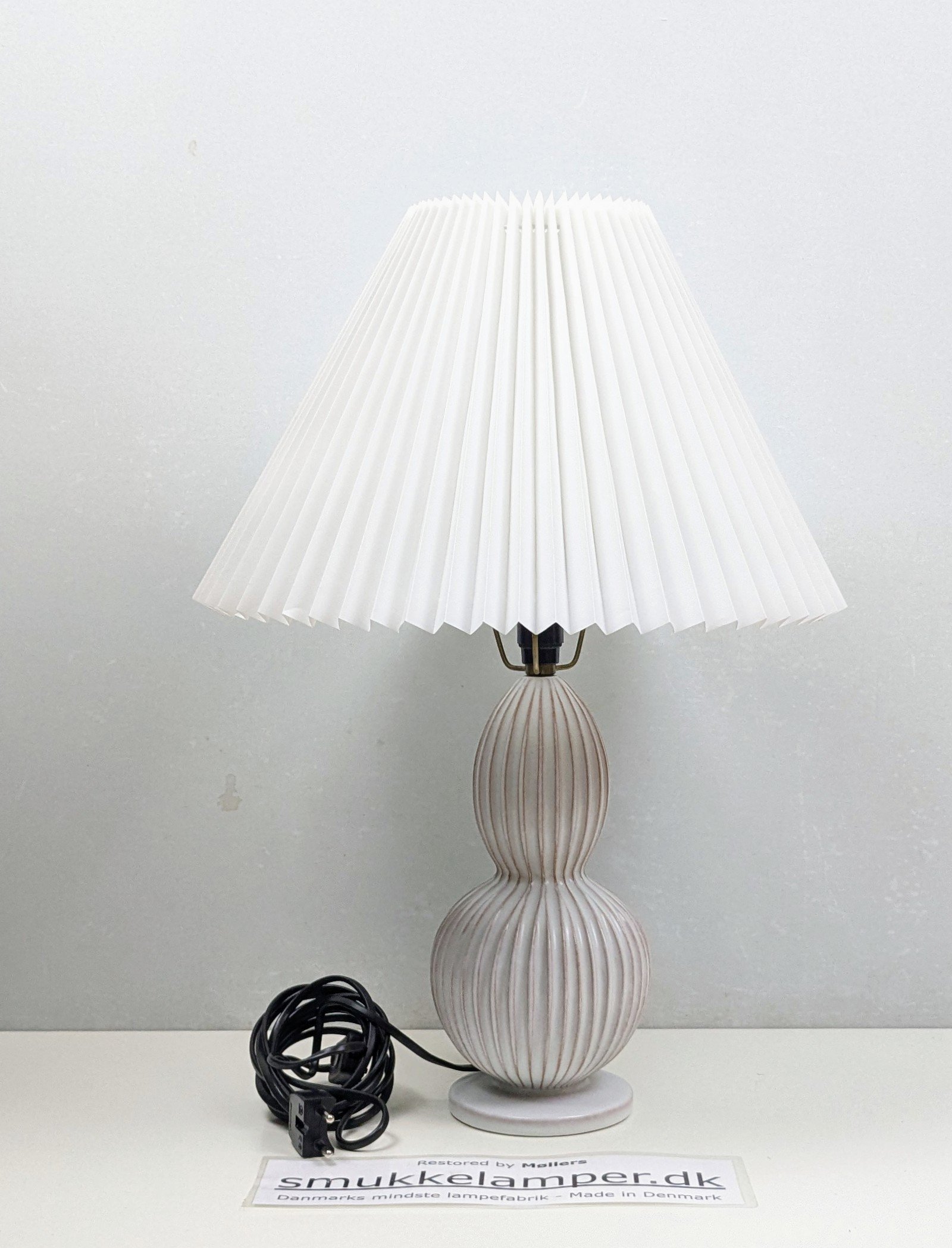 Skøn harmonisk Schollert keramik lampe fra 1960. Fuld restaureret. 53 cmH. Nyt el