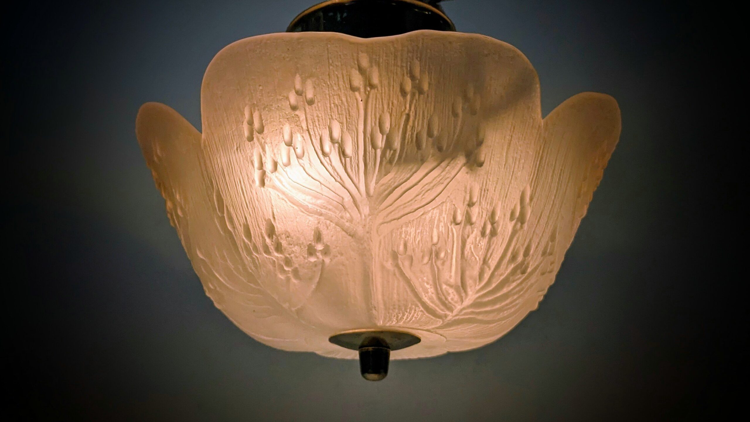 Skøn glas ampel plafond 1980. 18 cm nedhæng. Ø24. Nyt el.