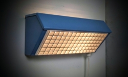 Klassisk skandinavisk design væglampe 1990. Lysblå. V204. I perfekt stand.