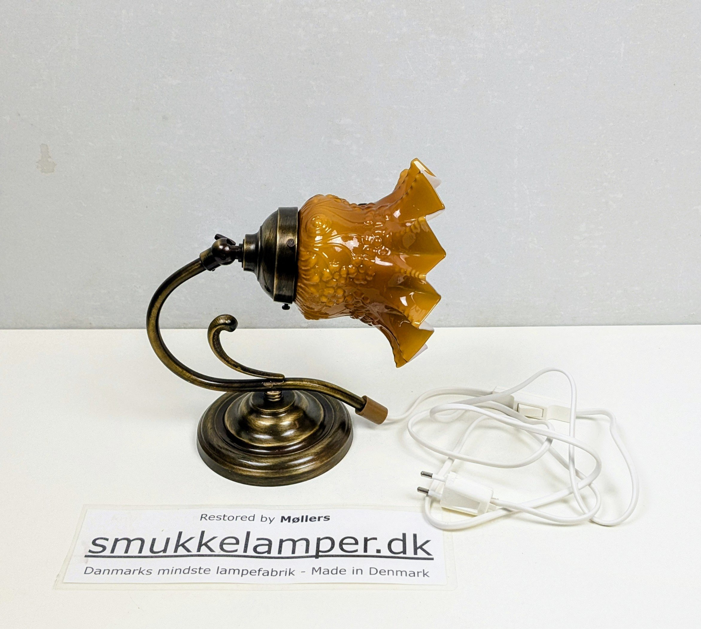 Skøn karamel farvet væglampe med nyt el. 22 cmH.