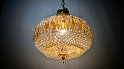 Skøn Emperisk Hollywood Regency glas lampe fra 1960. Ø30. Nyt el. Messing. 50 cm fast nedhæng.