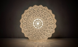 Skøn stor plafond med klart smukt glas. Ø25. 10cmH. Til loft eller væg montering.