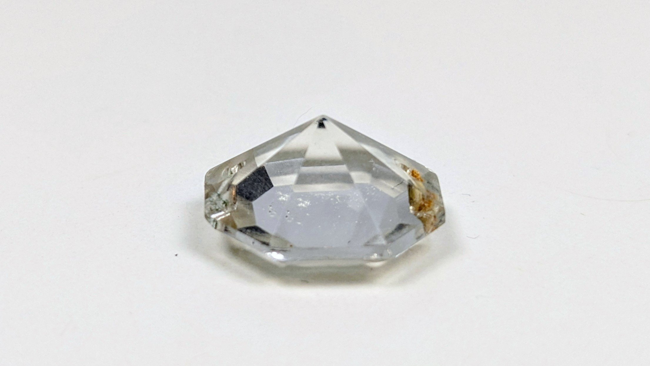 Krystal prisme til lysekrone. 20mmH. 17 mmB. 33 facet slebne sider. Brilliant Octogons