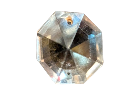 Krystal prisme til lysekrone. 20mmH. 17 mmB. 33 facet slebne sider. Brilliant Octogons
