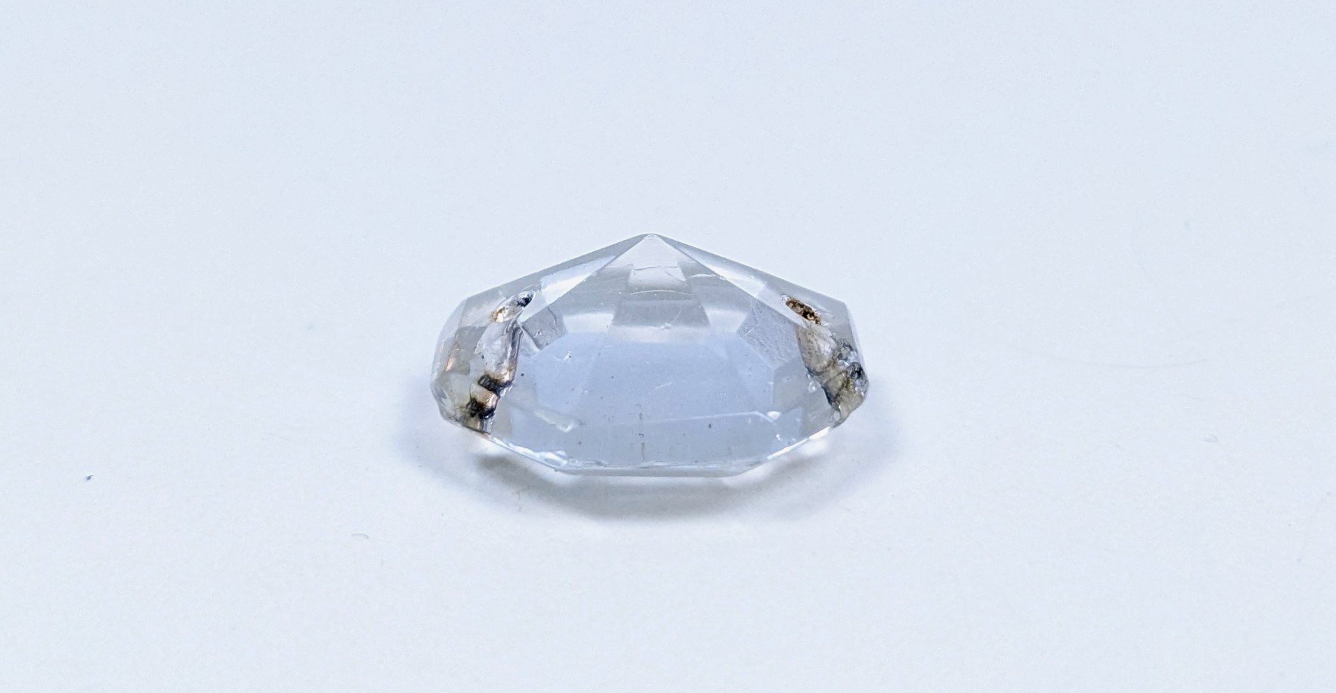 Krystal prisme til lysekrone. 16mmH. 15 mmB. 33 facet slebne sider. Brilliant Octogons