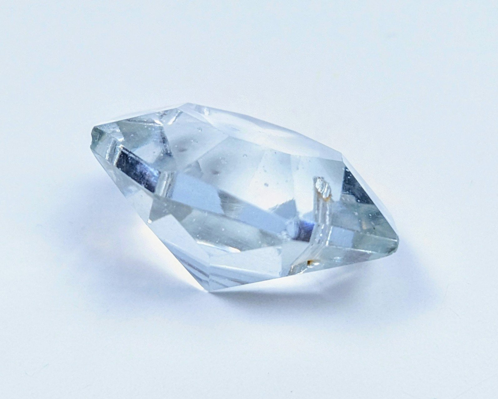 Krystal prisme til lysekrone. 32mmH. 29 mmB. 32 facet slebne sider. Brilliant Octogons