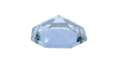 Krystal prisme til lysekrone. 32mmH. 29 mmB. 32 facet slebne sider. Brilliant