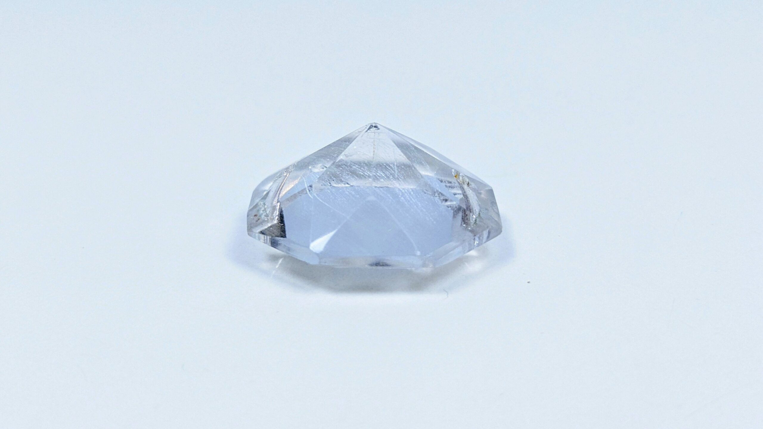 Krystal prisme til lysekrone. 24mmH. 22 mmB. 33 facet slebne sider. Brilliant Octogons