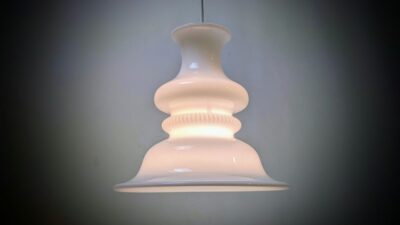 Klassisk dansk design 1980. Sidse Werner - Holmegaard. Ø26. Hvid opal. Nyt el.