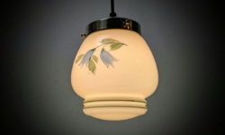 Skøn lille sandfarvet grøn/blå mønstret kuglependel fra 1920. Fuld restaureret. Ø14,5