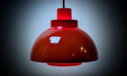 K.Kewo design. Nordisk Solar. Model Minisol i OrangeRØD. Made in Denmark. 1970. Nyt el.  Ø23