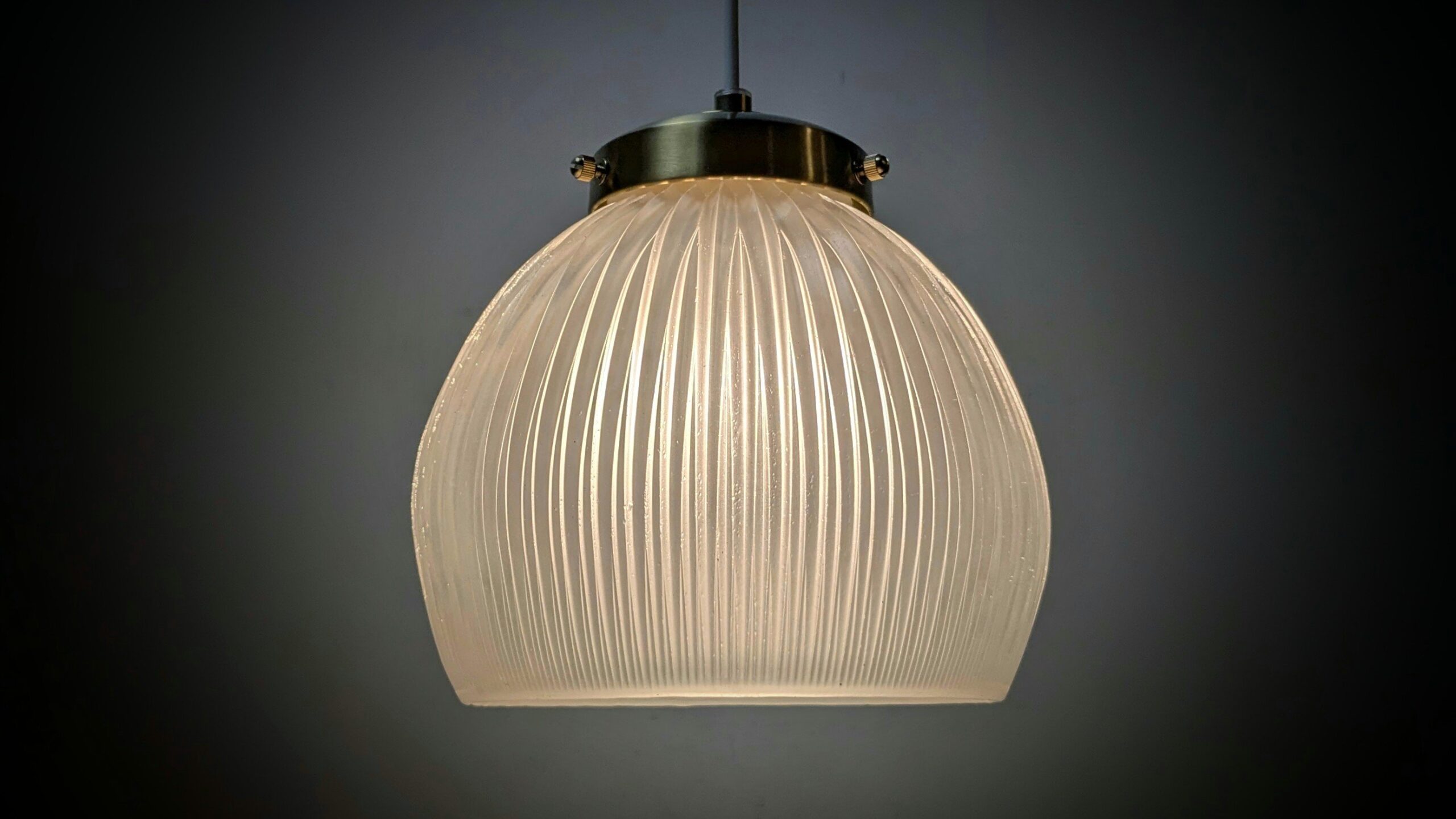 Engelsk Holophane glas lampe fra 1950. Nyt el og ophæng. Ø20