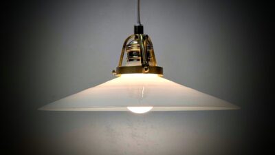 Holmegaard antik skomager pendel. Ø26,1 , 5,7 cmH. Messing 1920. Grå nuance