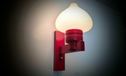 Svensk Aneta væglampe med opal Waxjo glas fra 1970. Delvist nyt el. Ø13