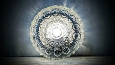 Skøn stor plafond med klart smukt glas. Ø25. 13cmH. Til loft eller væg montering.