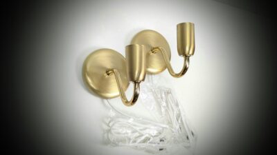 Sæt med to nye danske væglamper i messing fra 1980.
Nye. Sætpris