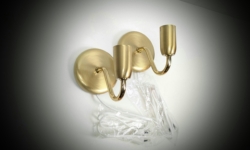 Sæt med to nye danske væglamper i messing fra 1980. 
Nye. Sætpris