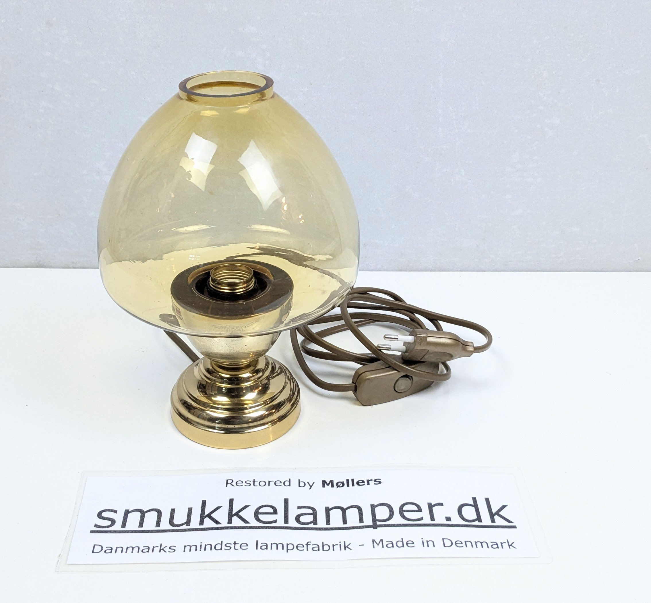 Custom håndsamlet “Elegance” tv lampe. Møllers recrafting. Ø15. Cognac farvet glas.