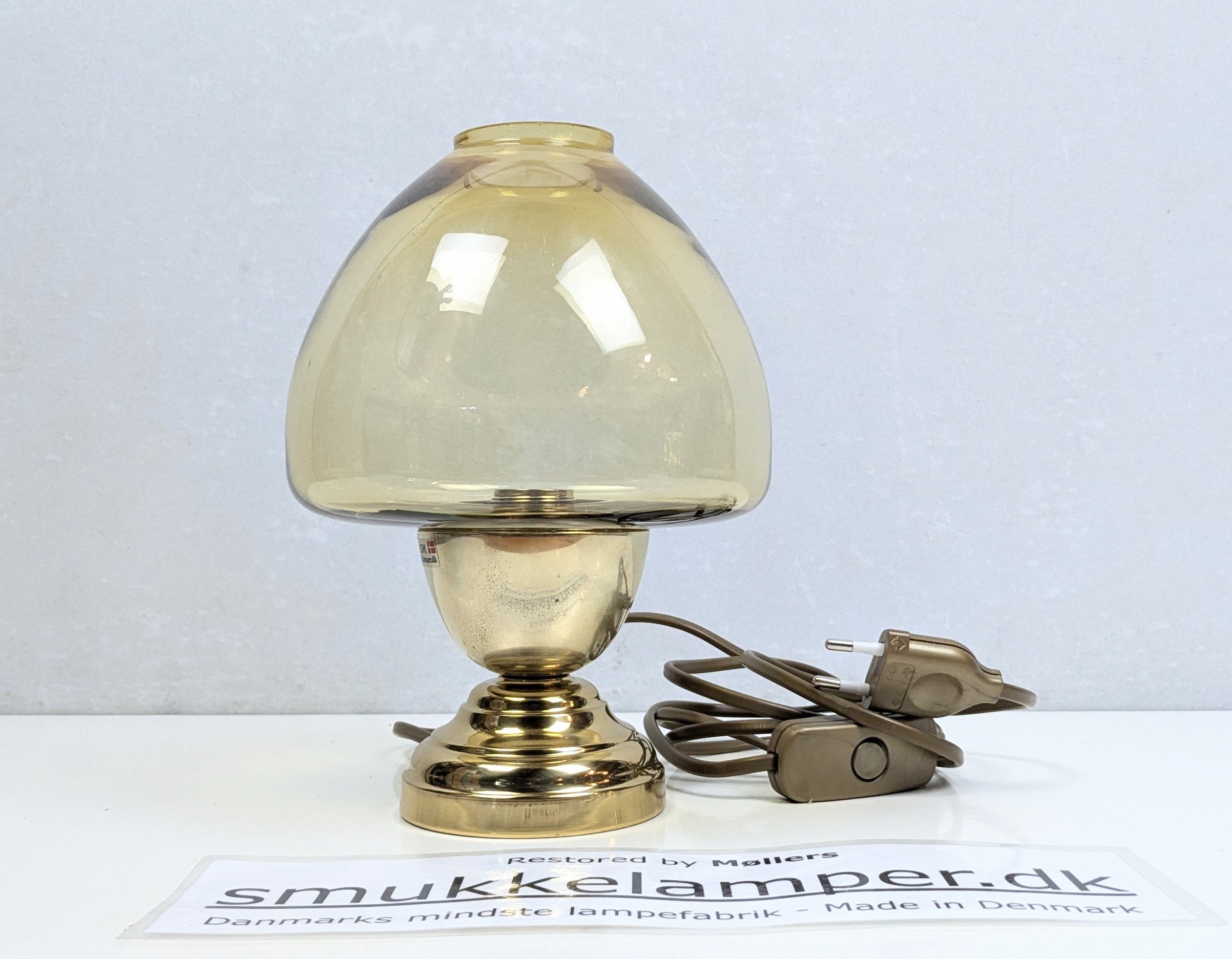 Custom håndsamlet “Elegance” tv lampe. Møllers recrafting. Ø15. Cognac farvet glas.