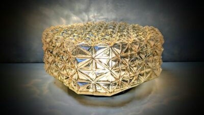 Skøn plafond med cognac farvet smukt glas. Ø23. 11 cmH. Til loft eller væg.