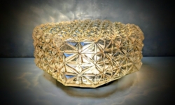 Skøn plafond med cognac farvet smukt glas. Ø23. 11 cmH. Til loft eller væg.