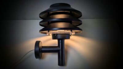 Danish design. Frandsen Lyskilde UFO 3. Væglampe. IP23. Plast. Ny - original emballage. 1990.