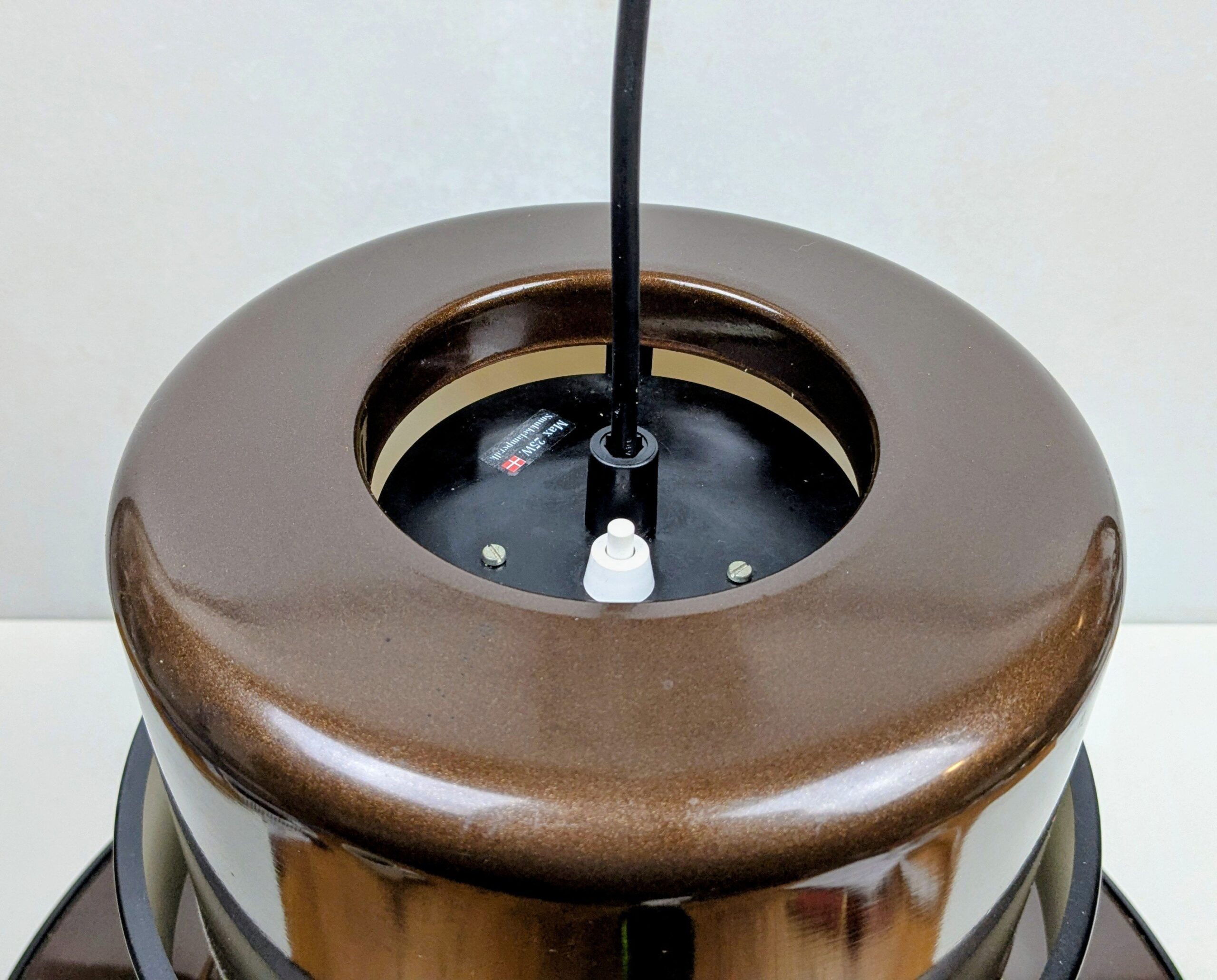 Skandinavisk loftlampe fra 1970. Mørk Bronze metallic. Ø46. Nyt el. I flot stand.