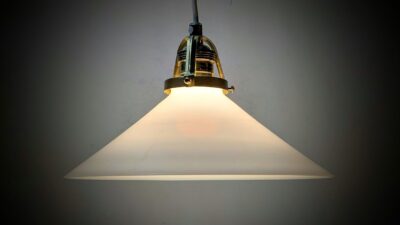 Holmegaard antik skomager pendel. Ø25,5 , 9,5 cmH. Messing. Fra 1920.