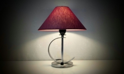 Skøn vintage bordlampe fra 1960. Fuld restaureret. Nyt el og ny Vinrød skærm. Ø23. 29cmH.