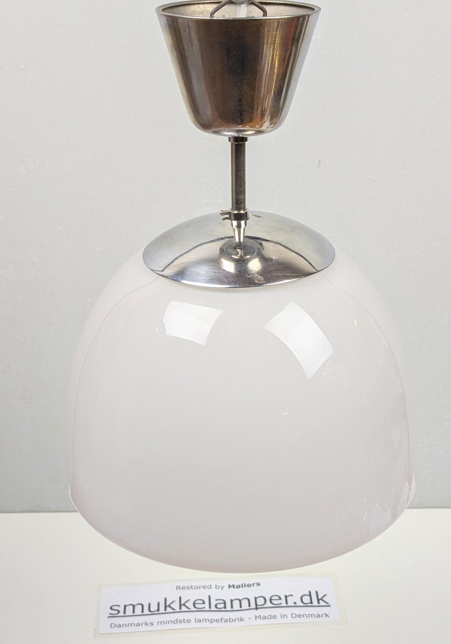 Lille Delta pendel fra 1960. Fast nedhæng på 32. Nyt el. Ø25 cm. Klassisk design.