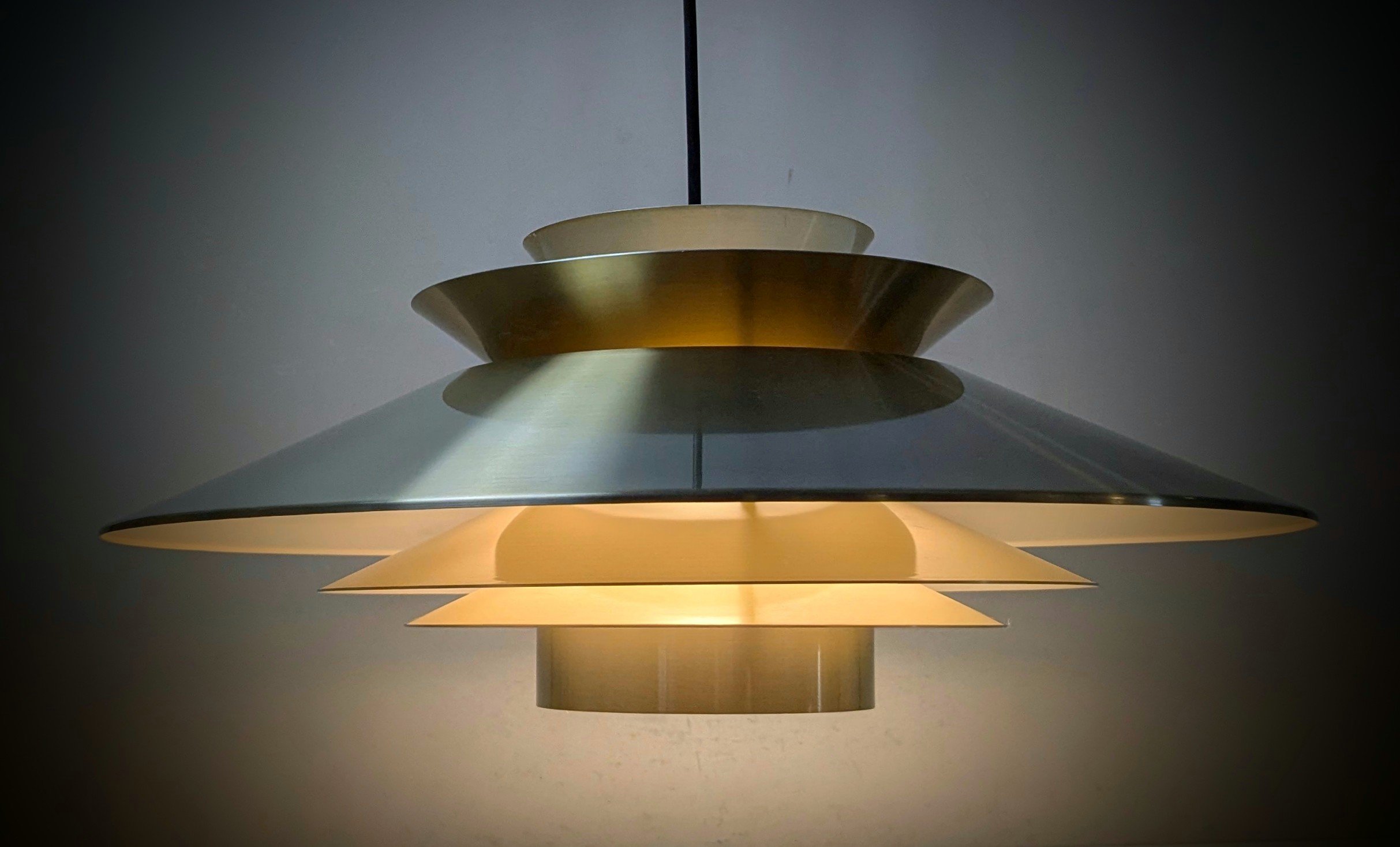 Dansk design spisebordslampe 1960. Ø50. Superlight. Nyt el. I flot stand. Minimale brugsspor.
