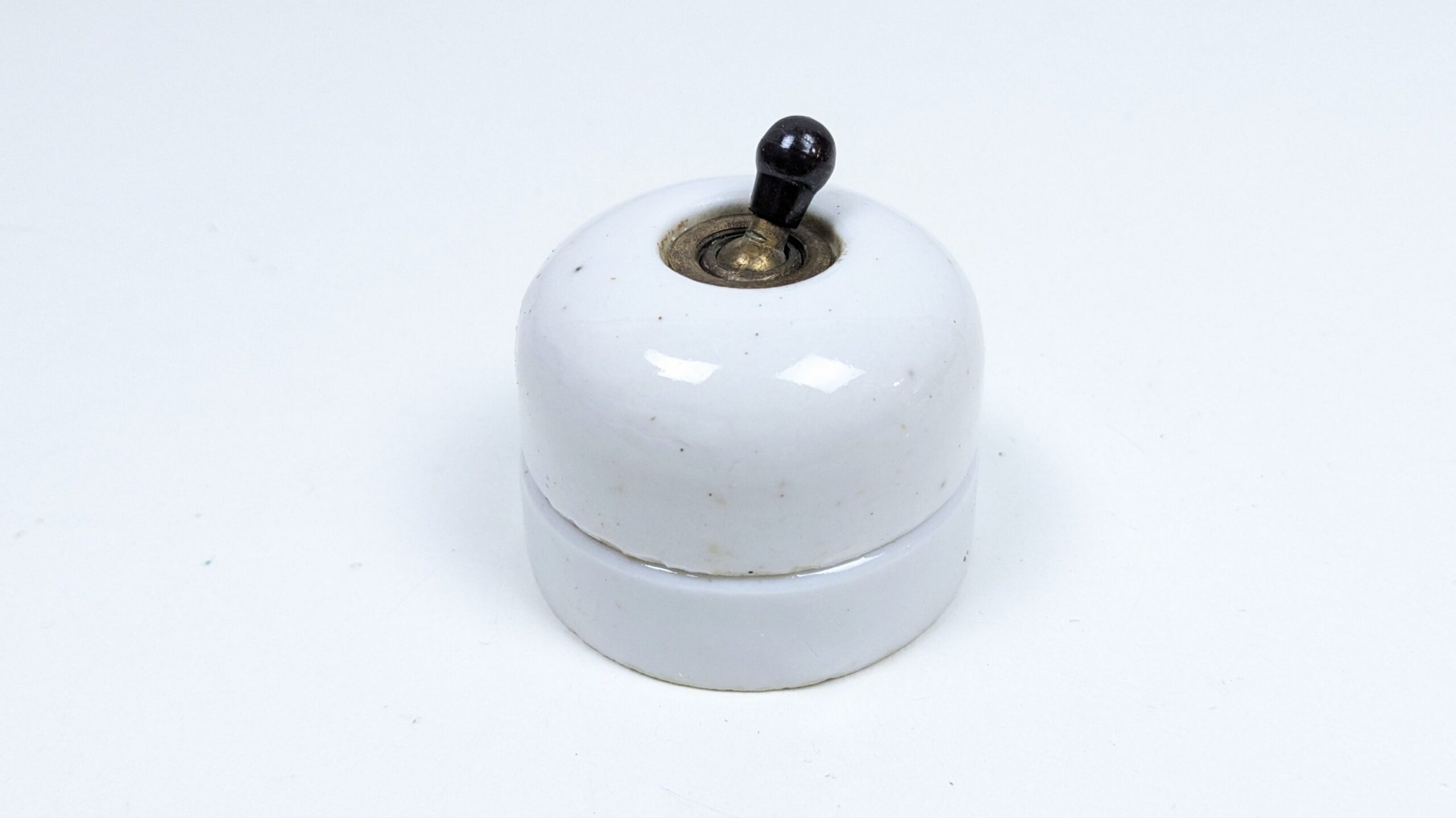 Dansk porcelæn 1 polet afbryder. LK 30016-2. Vintage. Porcelæn. Fra 1920