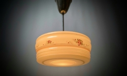 Stor skøn plafond fra 1920. Fuld restaureret. Ø30. 42 cm fast nedhæng. Klassisk elegance.