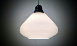 Antik Holmegaard opalglas køkken pendel.1920. Nyt el. Kobber top.