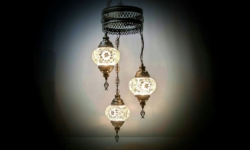 Osmansk hjørne installation i smuk stand. Hånd samlet mosaik glas. Ø33. 96 cm fast nedhæng.