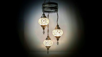 Osmansk hjørne installation i smuk stand. Hånd samlet mosaik glas. Ø33. 96 cm fast nedhæng.